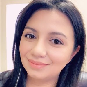 Meet your Posher, Cynthia